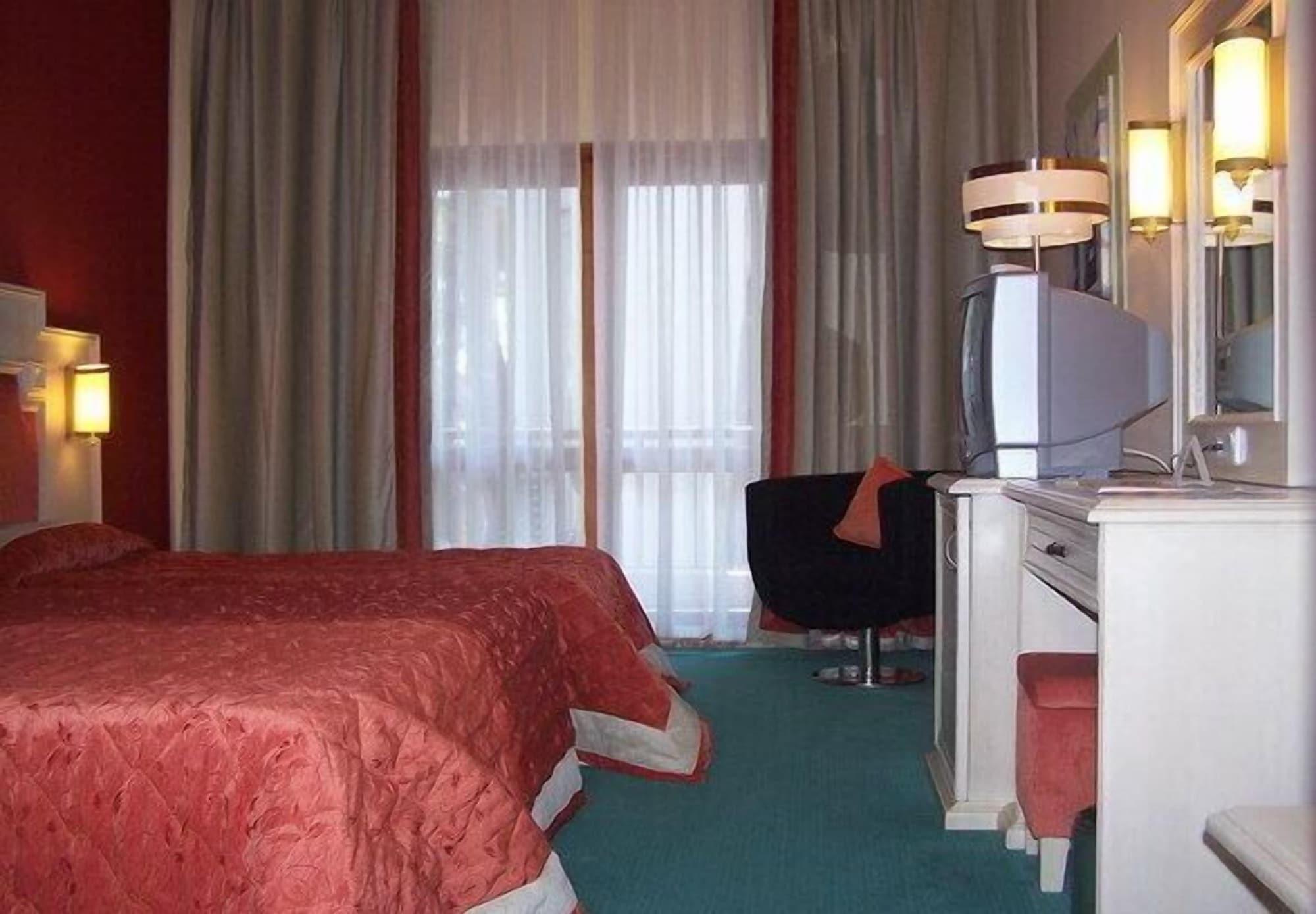 Club Boran Mare Beach Kemer Bagian luar foto